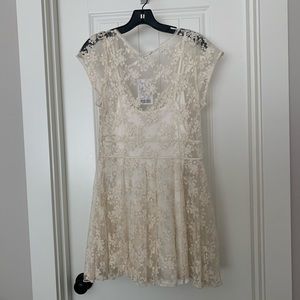 NWT Size M off-white lace skater dress w/ slip